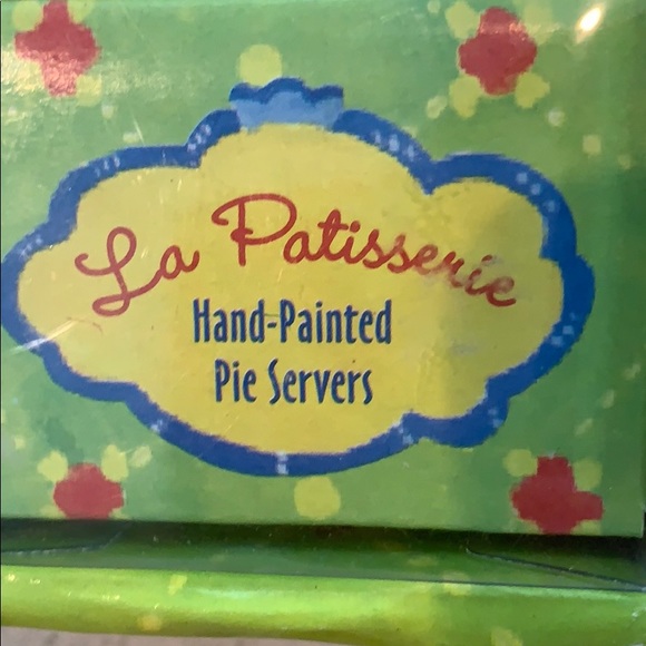 NIB Hand Painted Pie Server from La Patisserie - Picture 3 of 8
